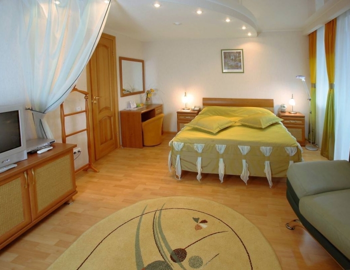 2-комнатный номер люкс с 1 двуспальной кроватью - Санаторий «Леневка»